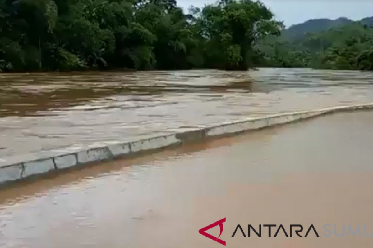 Diguyur hujan sungai Sibuluan Tapteng meluap, tim SAR siaga