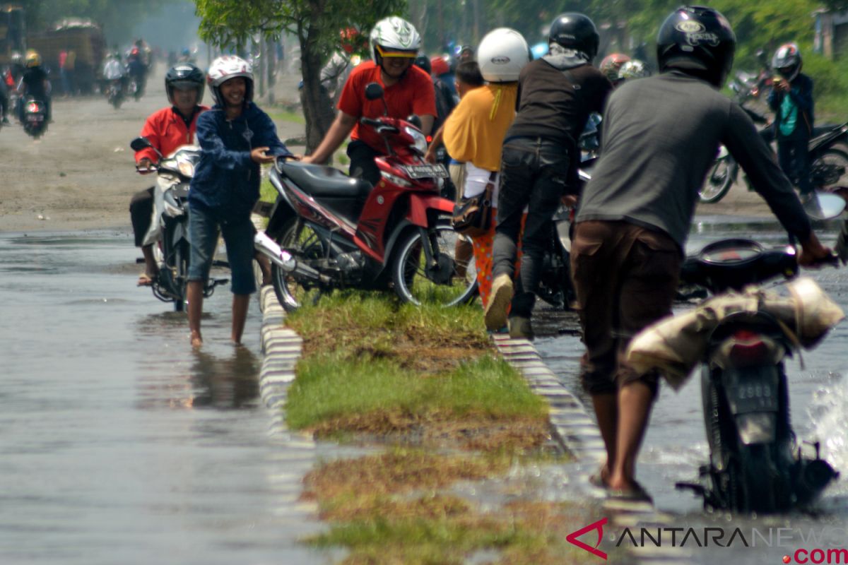 Menerobos Banjir Porong