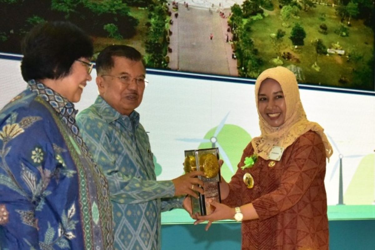 Raih Adipura, Ning Ita Berterima Kasih Kepada Masyarakat dan Pasukan Kuning