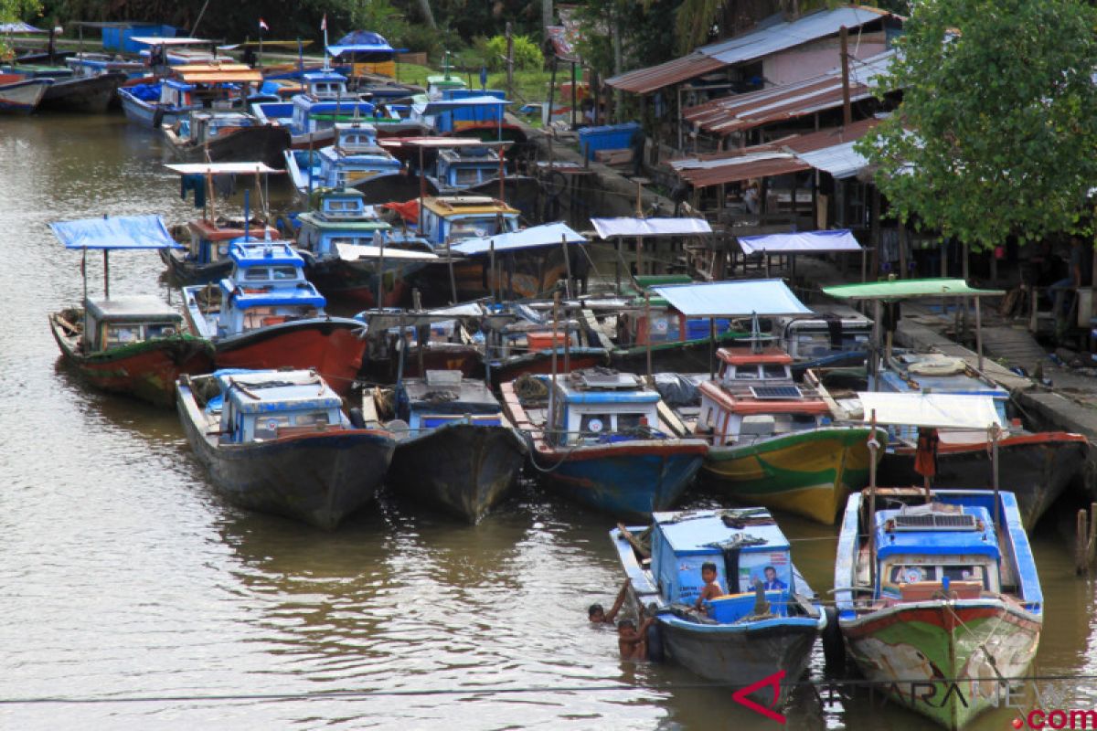 Sungai alami pendangkalan, ratusan nelayan Aceh Barat kesulitan melaut