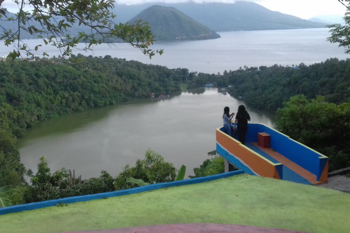 Objek wisata Danau Ngade dipenuhi pengunjung