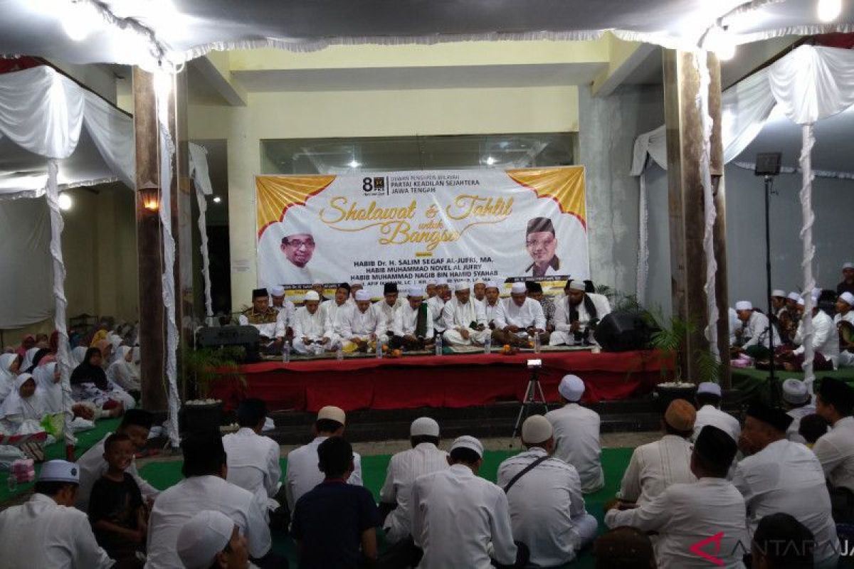 Doa keselamatan bangsa, PKS Jateng gelar sholawat dan tahlil