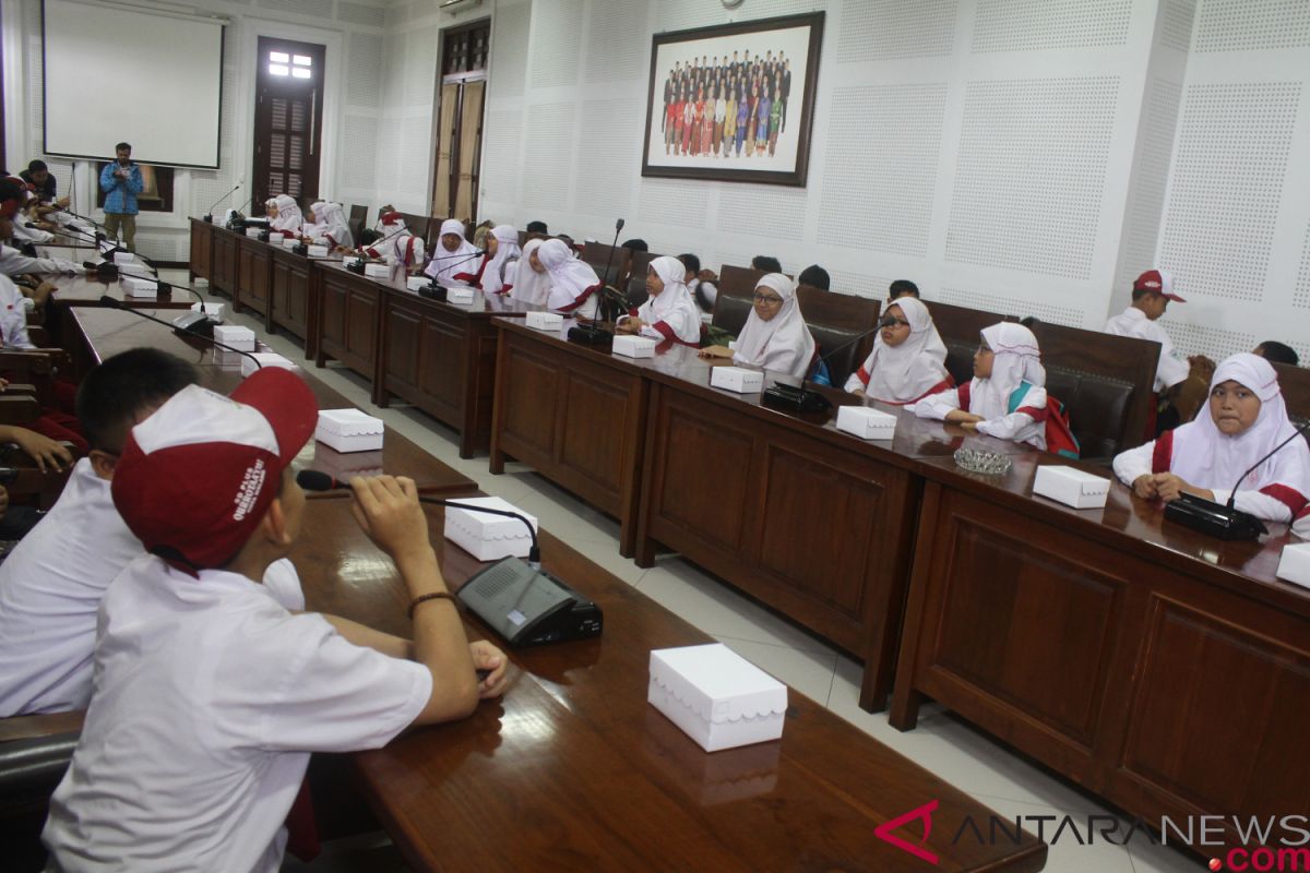 Pelajar Kunjungi Lembaga Legislatif