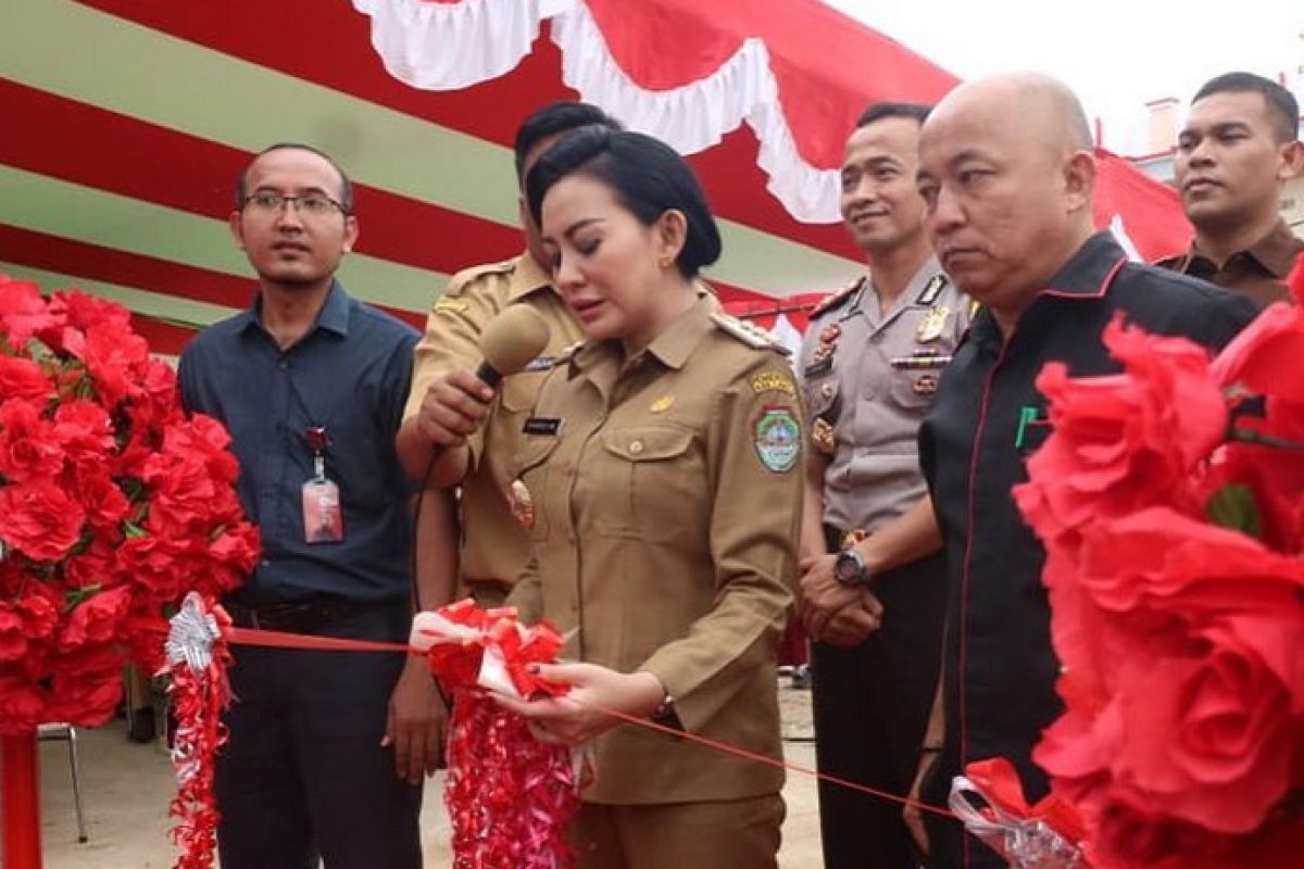 Karolin resmikan Taman Kota Intan