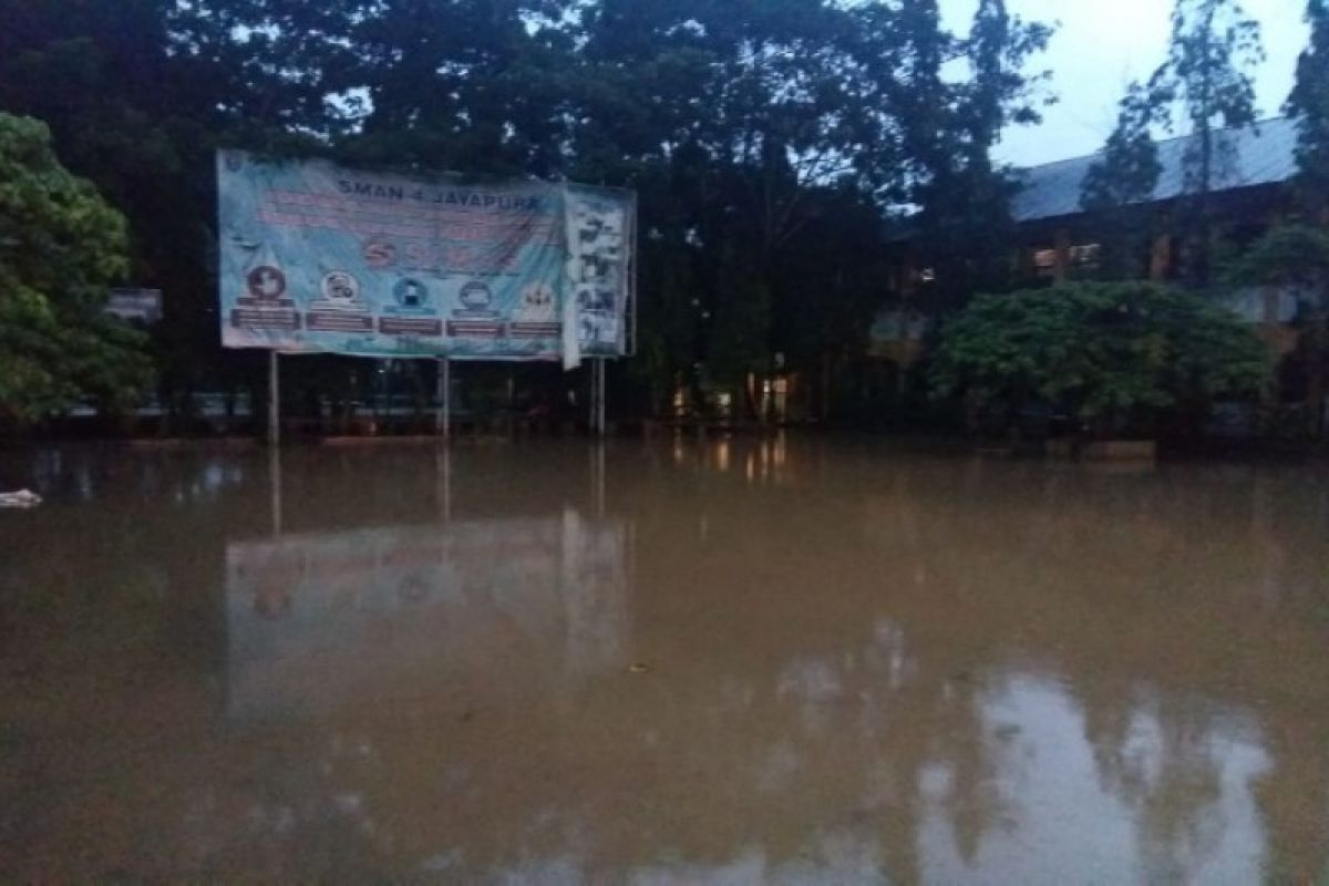 Banjir dan tanah longsor melanda Kota Jayapura