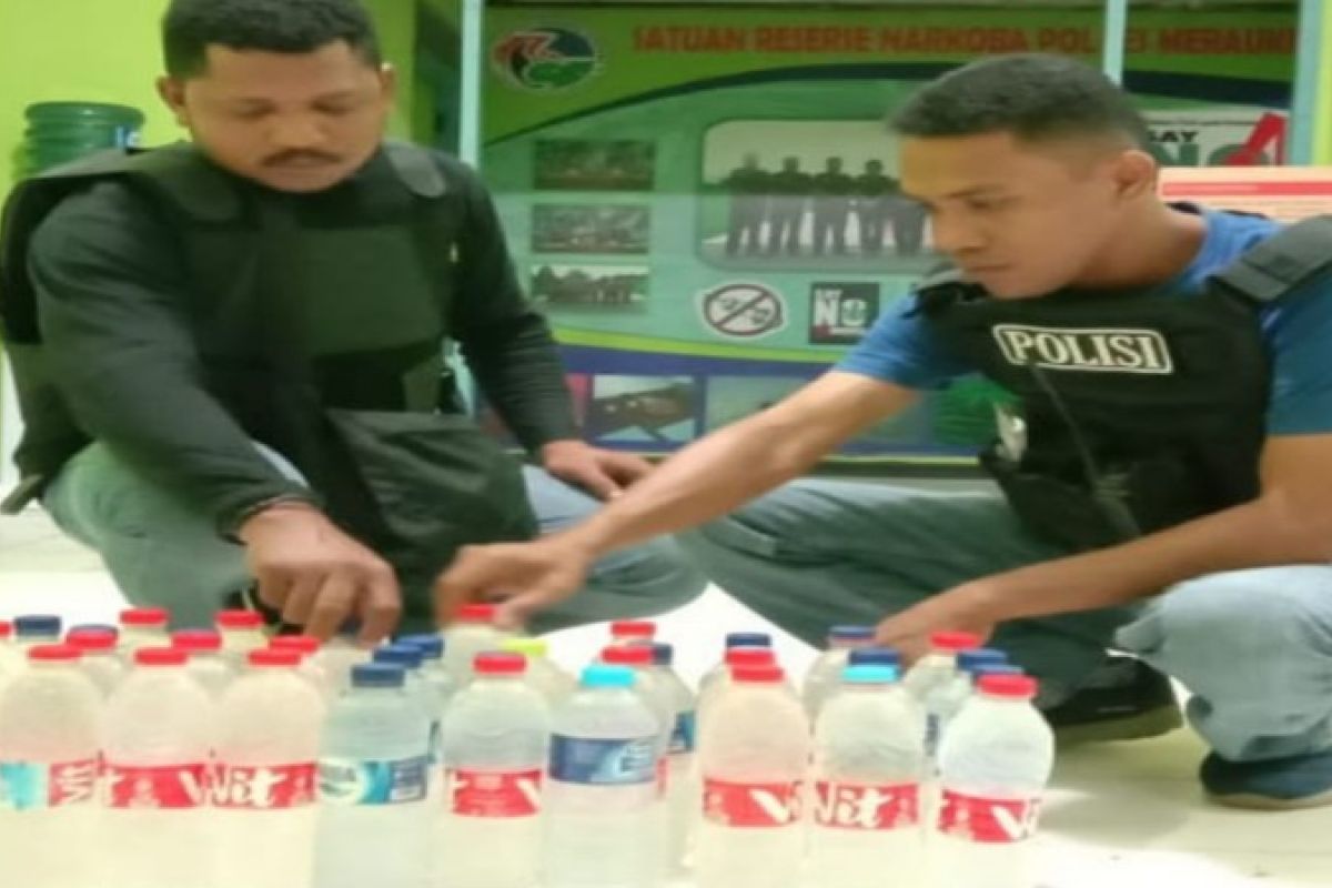 Polisi Meruake amankan 40 botol minuman beralkohol