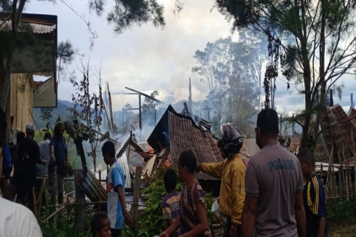 SD Inpres Minimo Kabupaten Jayawijaya ludes terbakar