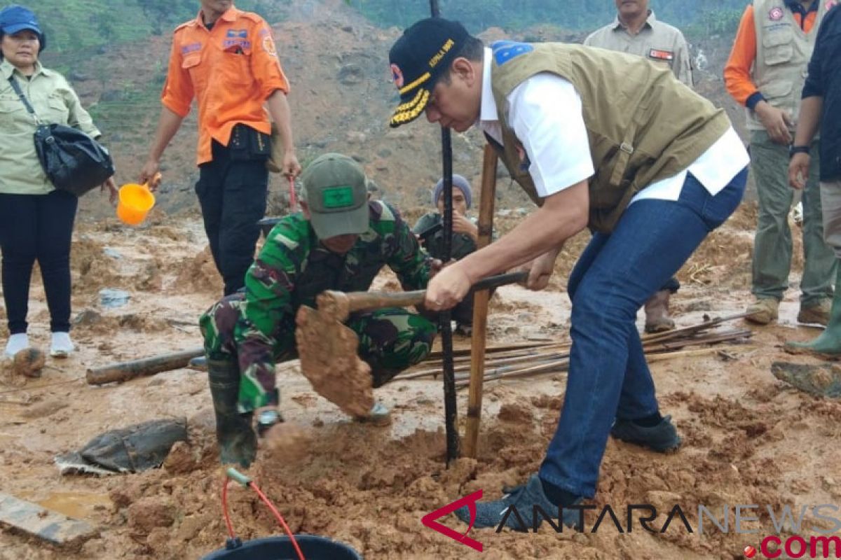 1.500 bibit pohon ditanam di lokasi longsor