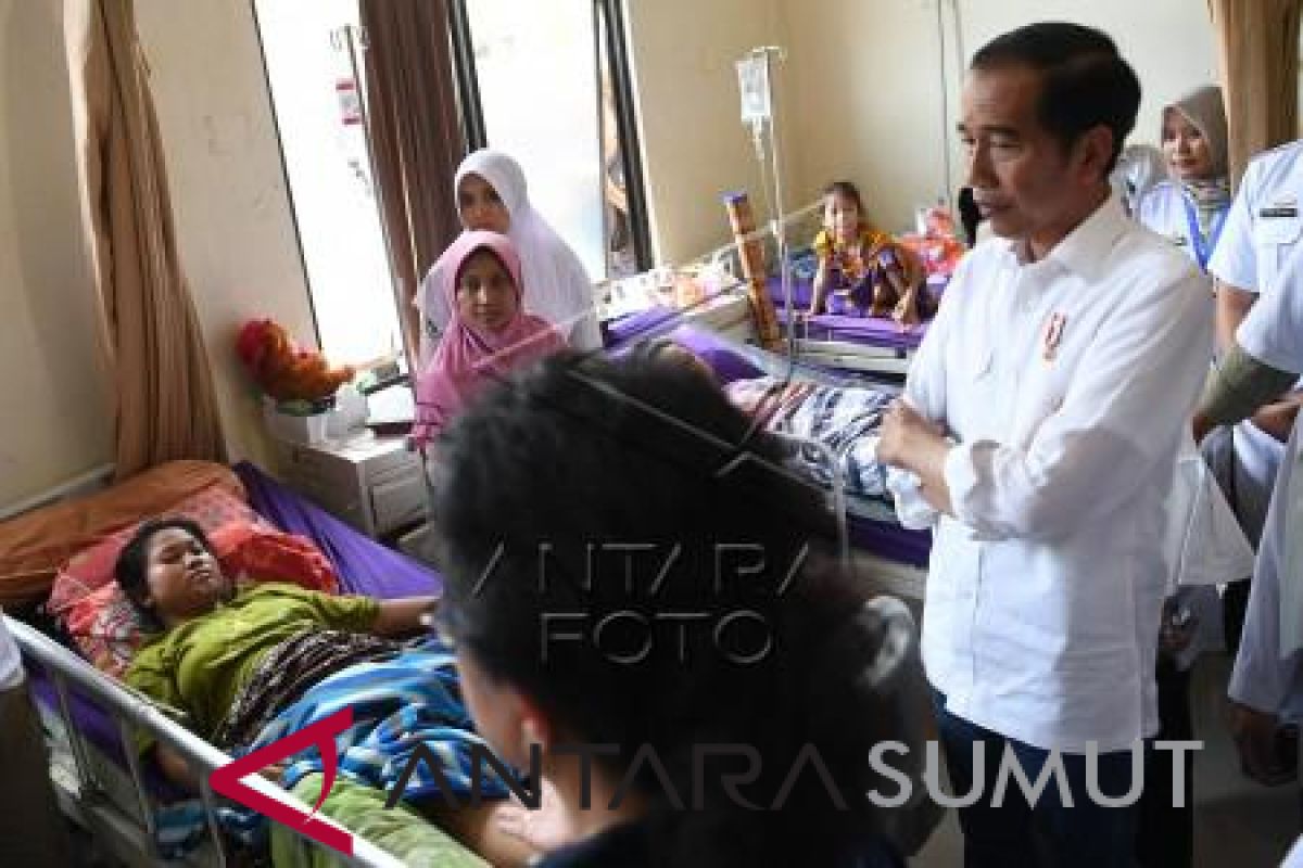 Presiden Joko Widodo kunjungi pengungsi di Kalianda