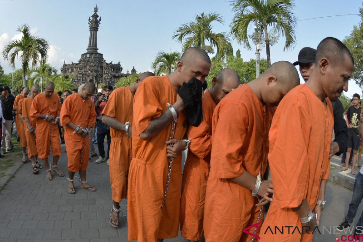 23 tersangka narkoba "dipamerkan" di monumen PRG Denpasar