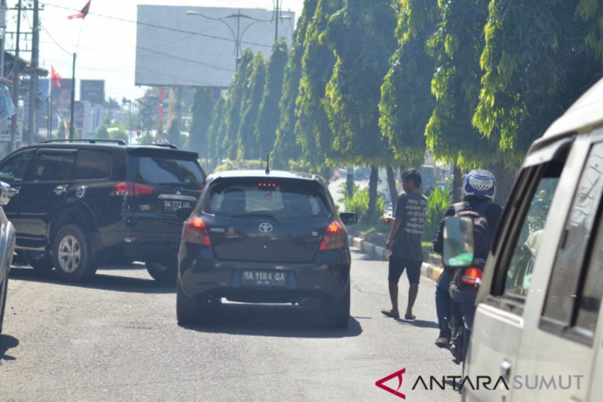 DPRD pertanyakan jalan nasional menjadi lahan parkir