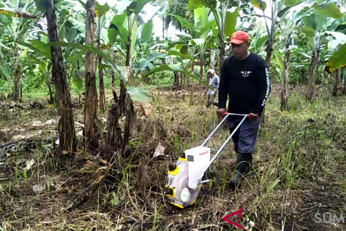 Kreatif, Padangpariaman sediakan alat pertanian untuk dipinjamkan pada petani