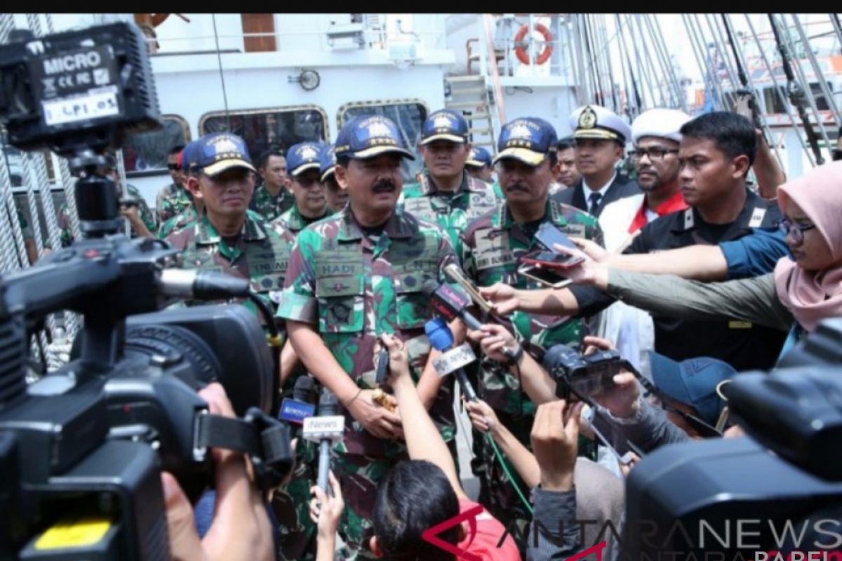 Panglima TNI-tokoh agama ngopi bareng di KRI Bima Suci