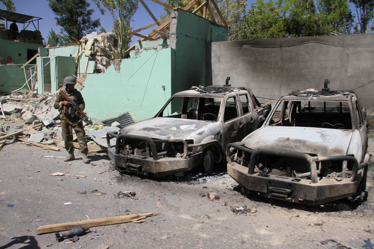 Taliban serbu pos keamanan di Afghanistan, tewaskan 21