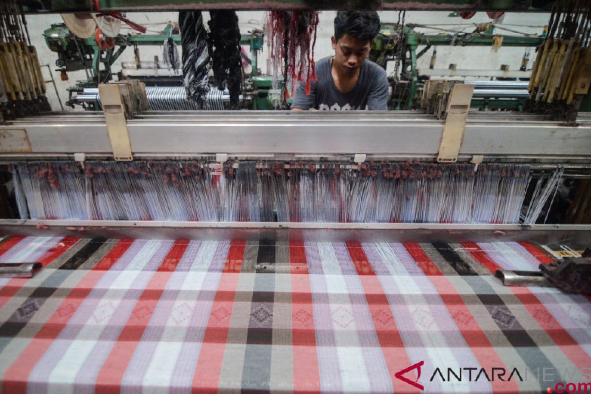 Kemenperin bidik industri tekstil surplus signifikan