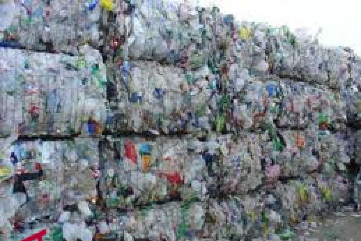Perusahaan pengelola limbah plastik tak berizin di Bekasi kena sanksi