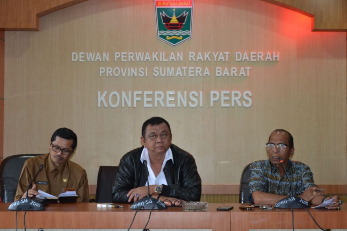 Ciptakan iklim pemerintahan yang bersih, DPRD tetapkan lima anggota Komisi Informasi