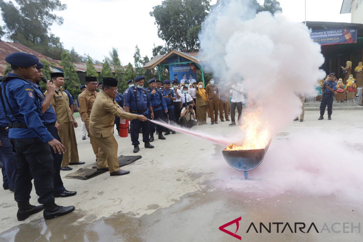 Dinas pemadam bekali pelajar cara penanggulangan kebakaran