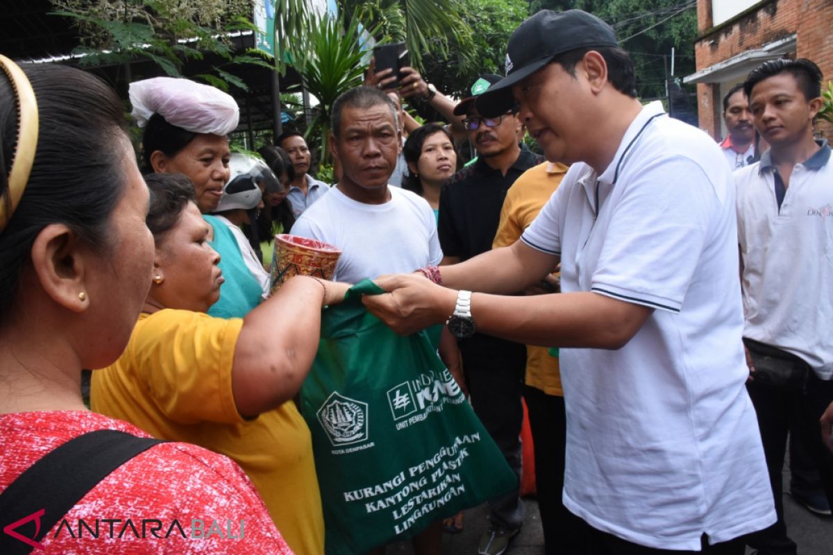 Wali Kota Denpasar pantau penggunaan plastik di pasar