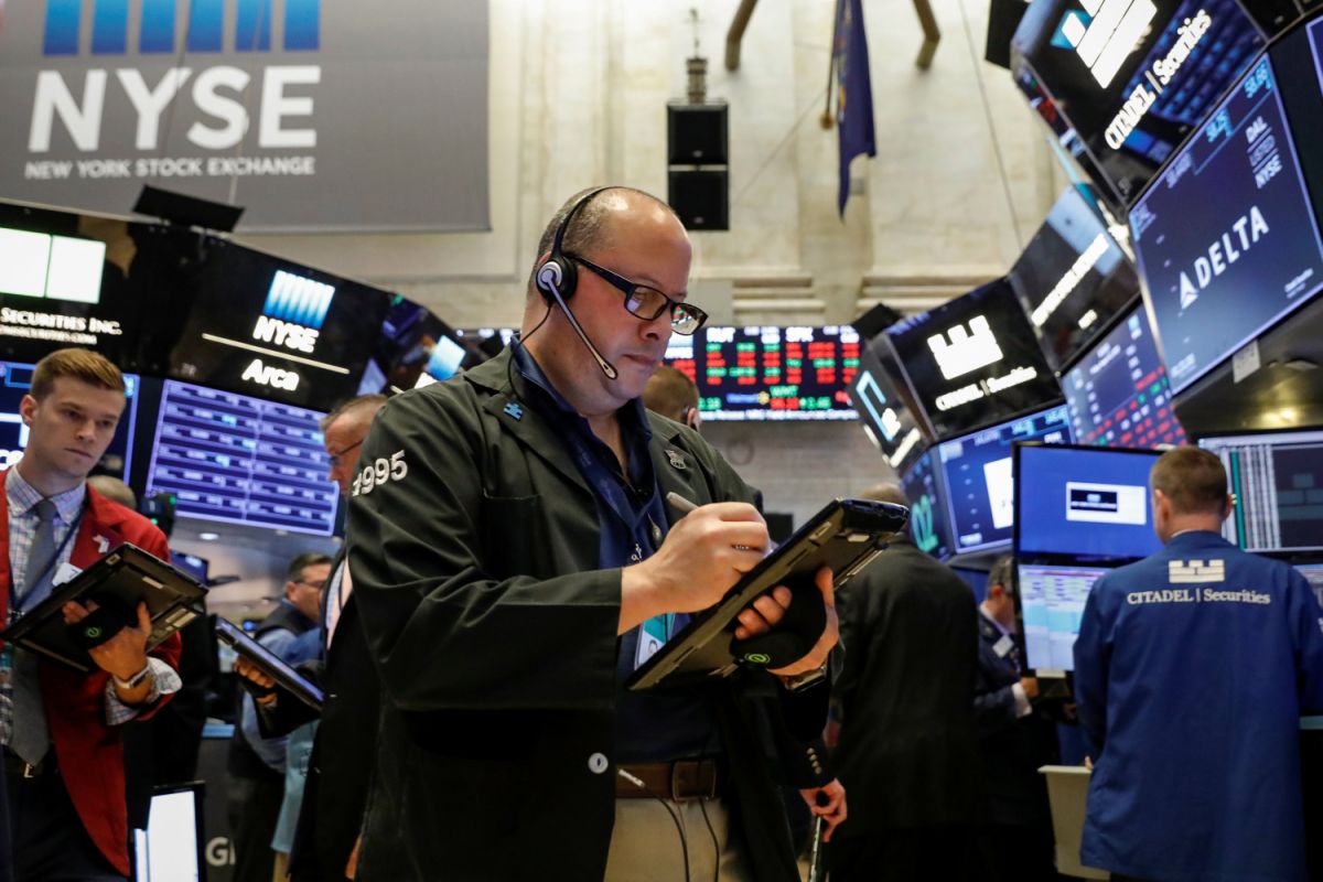 Bursa Wall Street ditutup menguat, investor cerna sinyal Fed