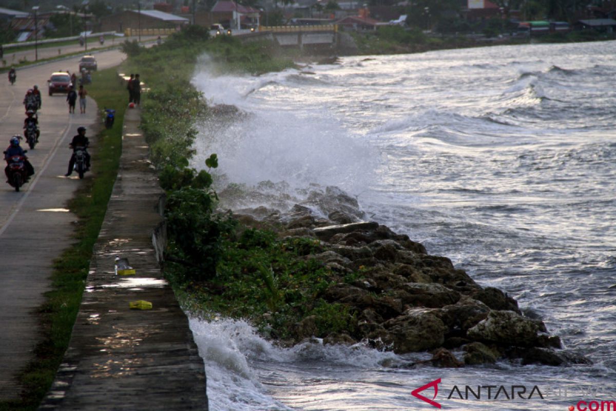 BMKG warns Southwest Aceh of tidal waves