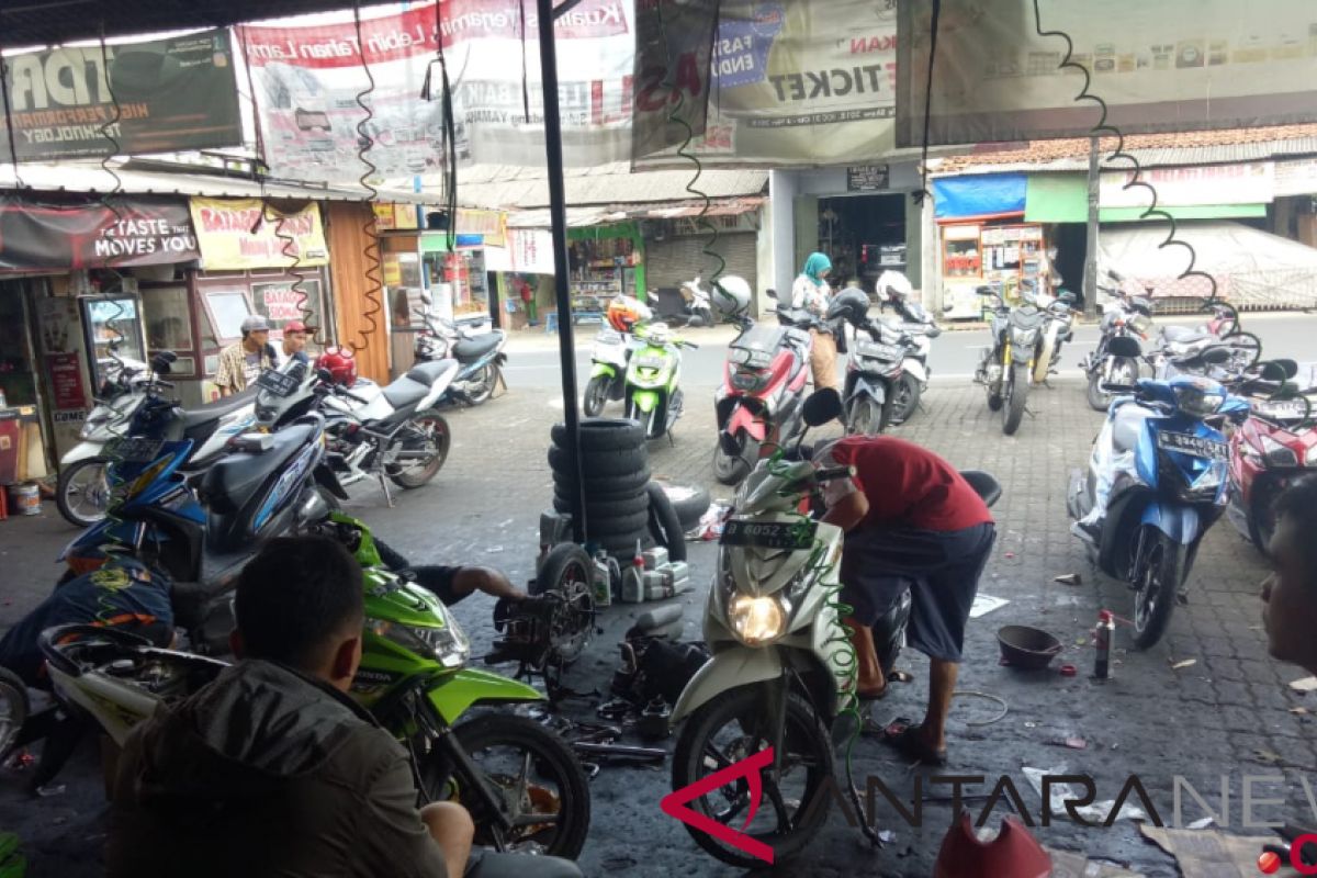 Bengkel sepeda motor diserbu pengunjung usai libur panjang