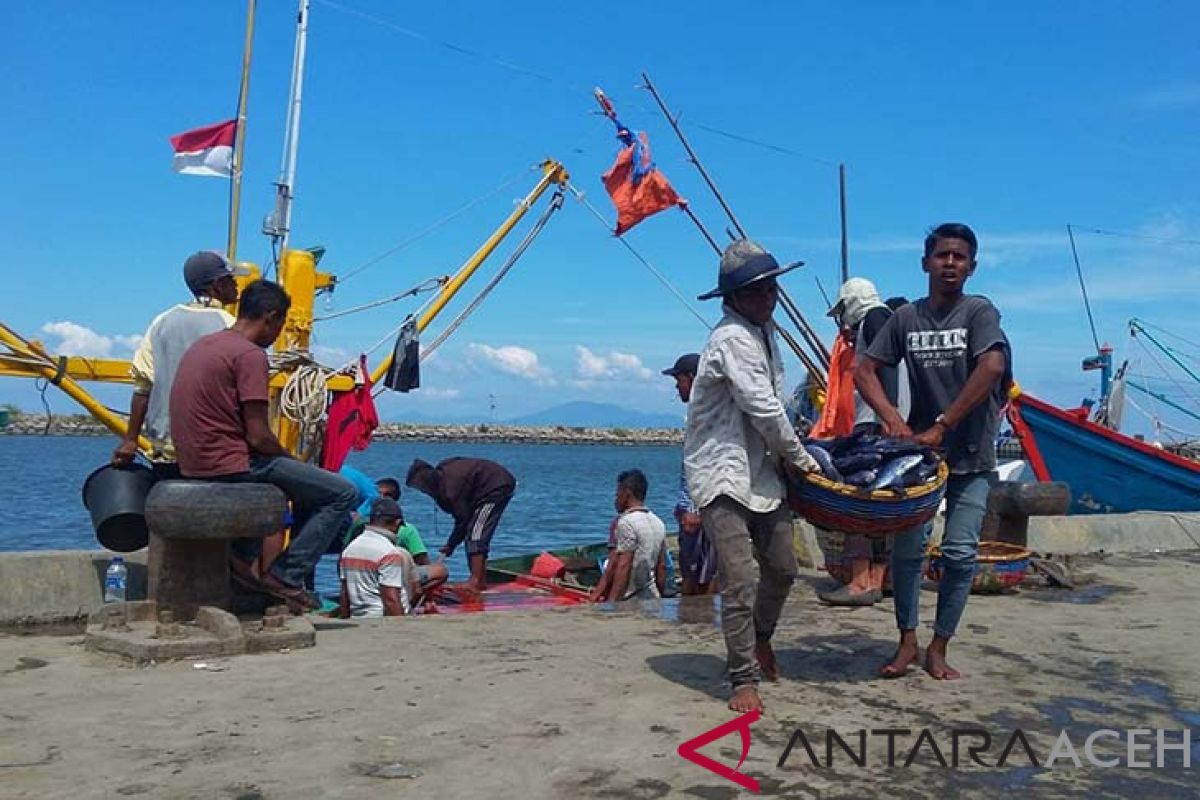 Nelayan Aceh andalkan alat tangkap tradisional