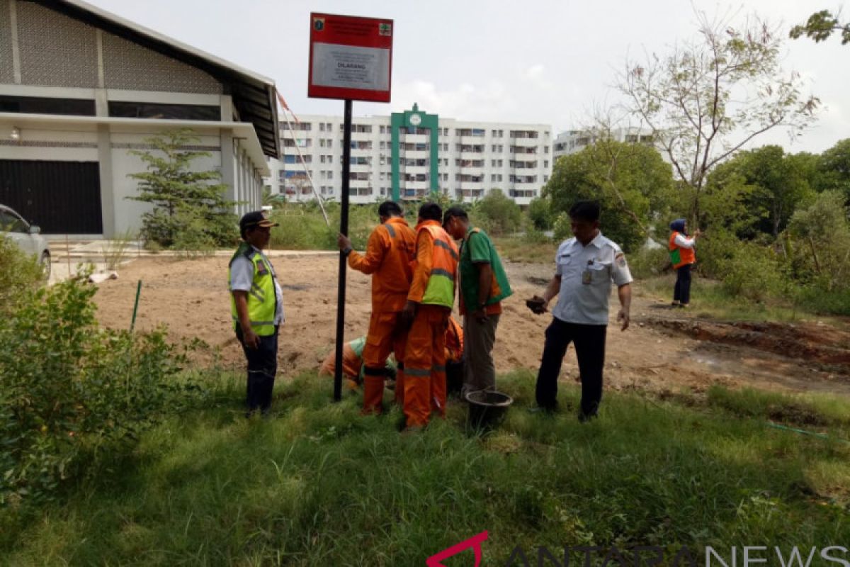 Dinas LH pasang papan peringatan di pasir limbah Marunda