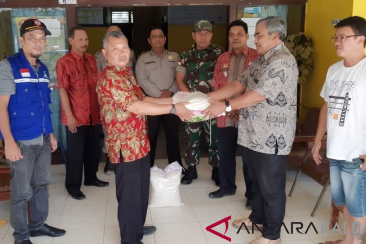 Dinsos dan Tagana Kalbar salurkan bantuan untuk korban banjir