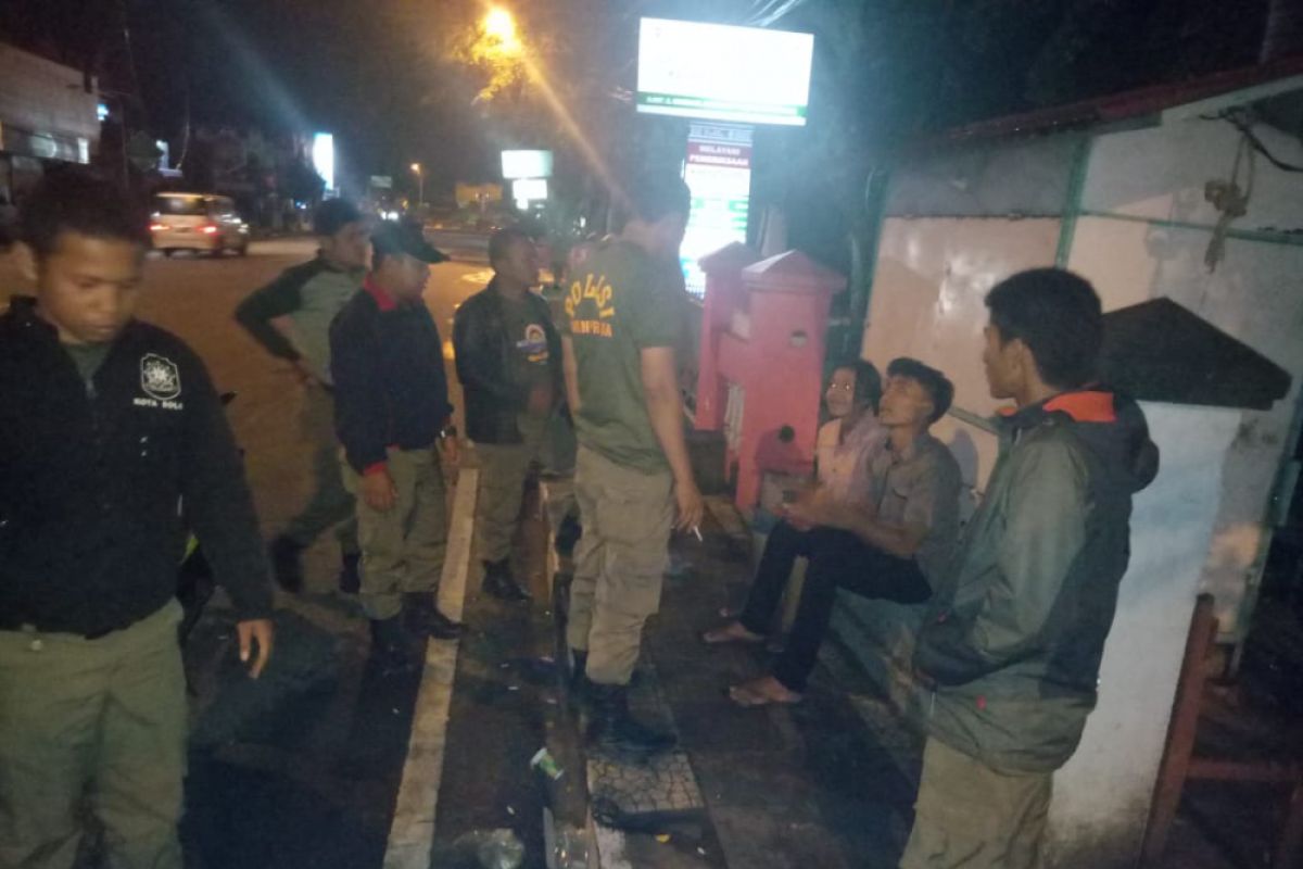 Diduga mesum, Satpol-PP Kota Solok amankan sepasang muda-mudi