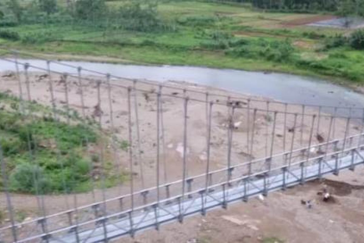 Kementerian PUPR rampungkan dua jembatan gantung di Pacitan