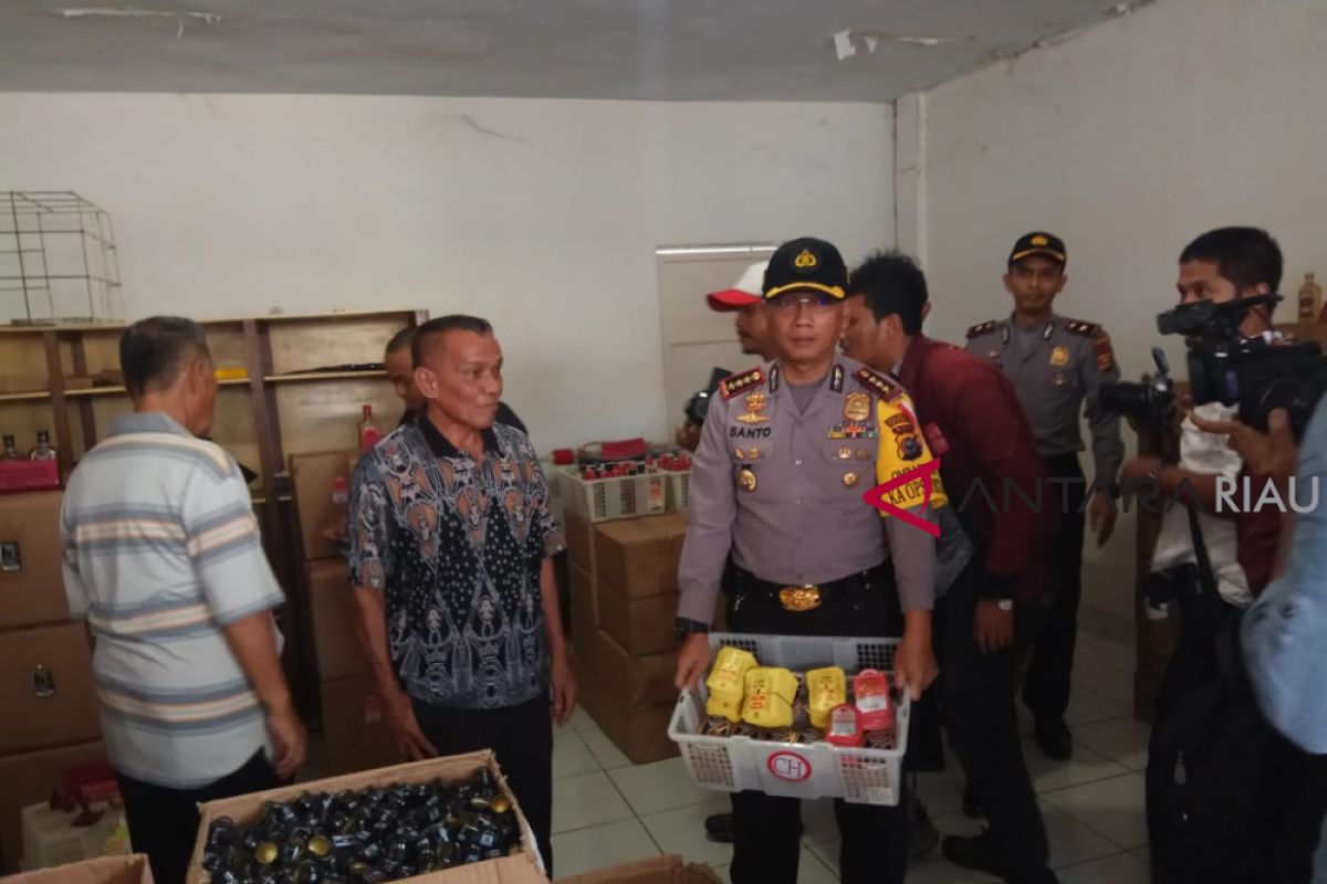 Polisi Bongkar Industri Miras Oplosan Beromzet Rp1 Miliar