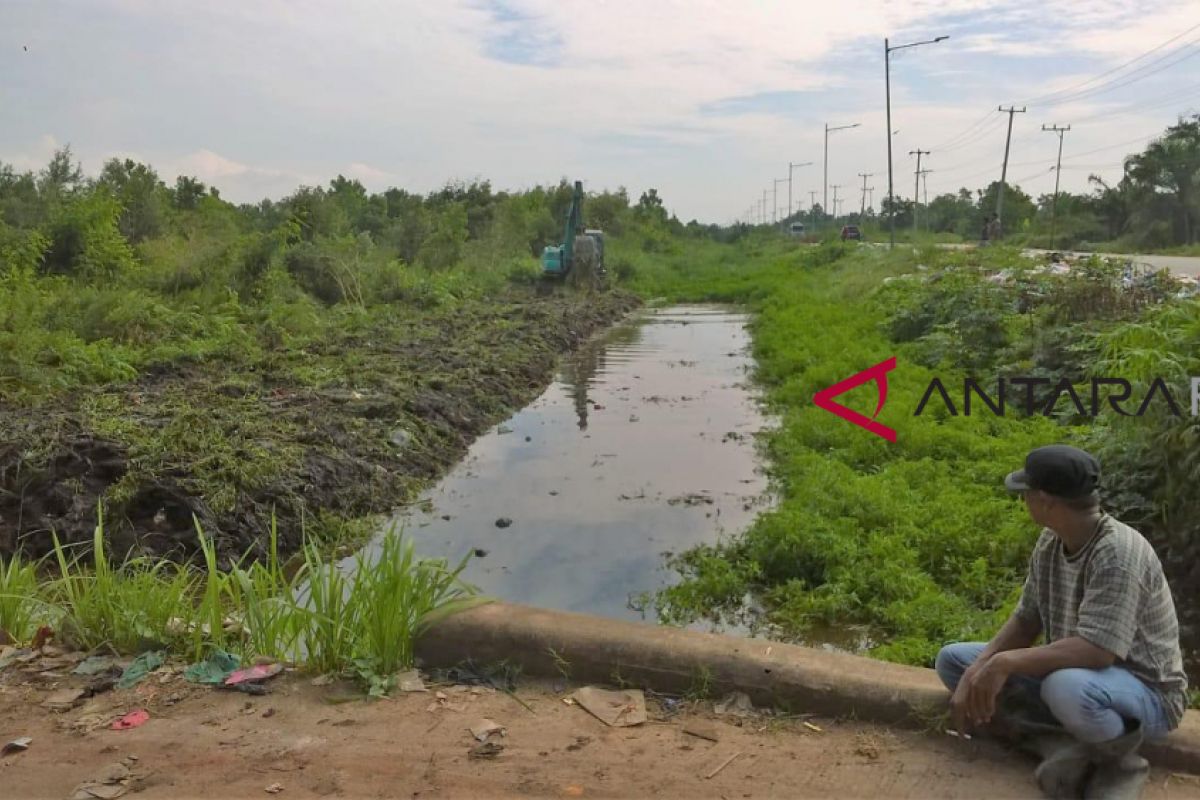 Pertamina Dumai Normalisasi Parit Warga Atasi Banjir