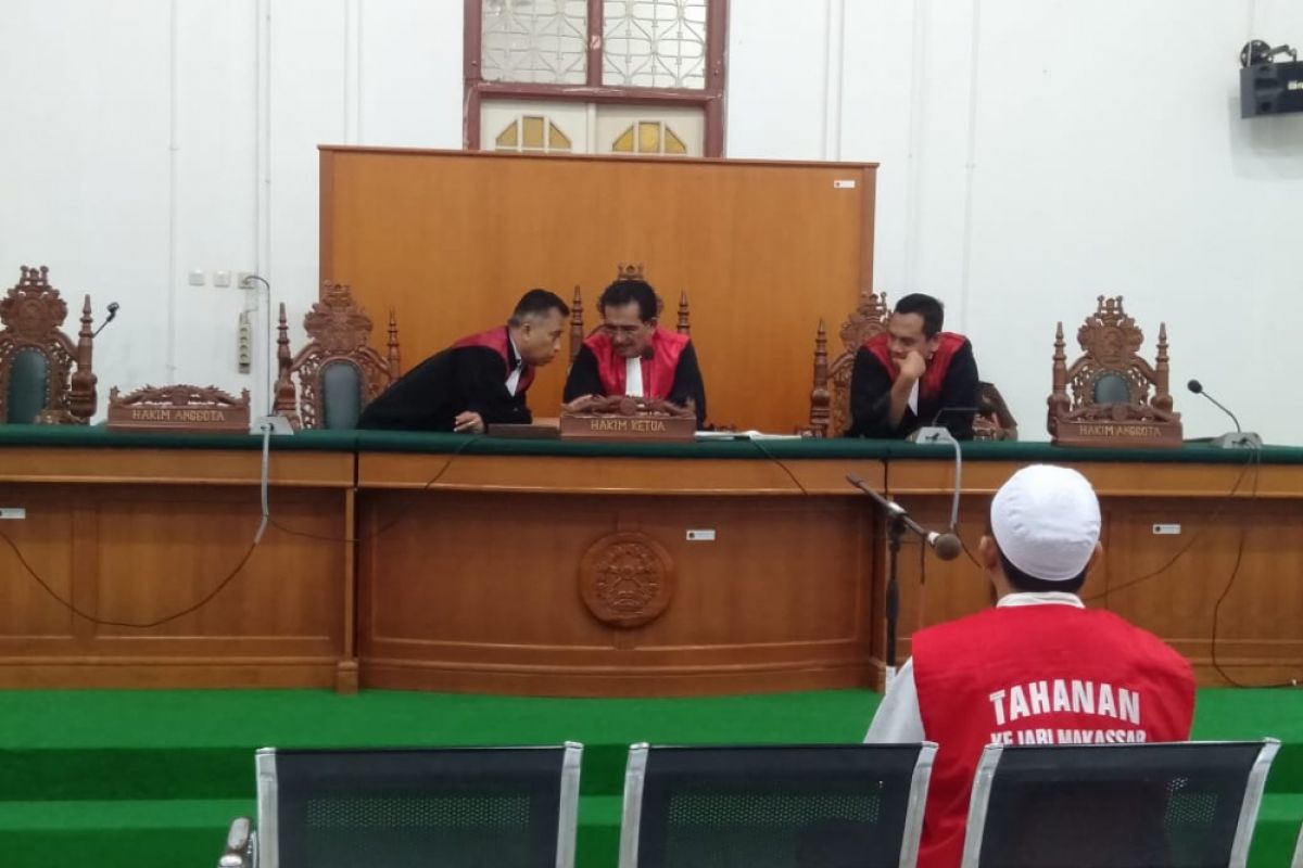 Sidang Abu Tours kembali ditunda