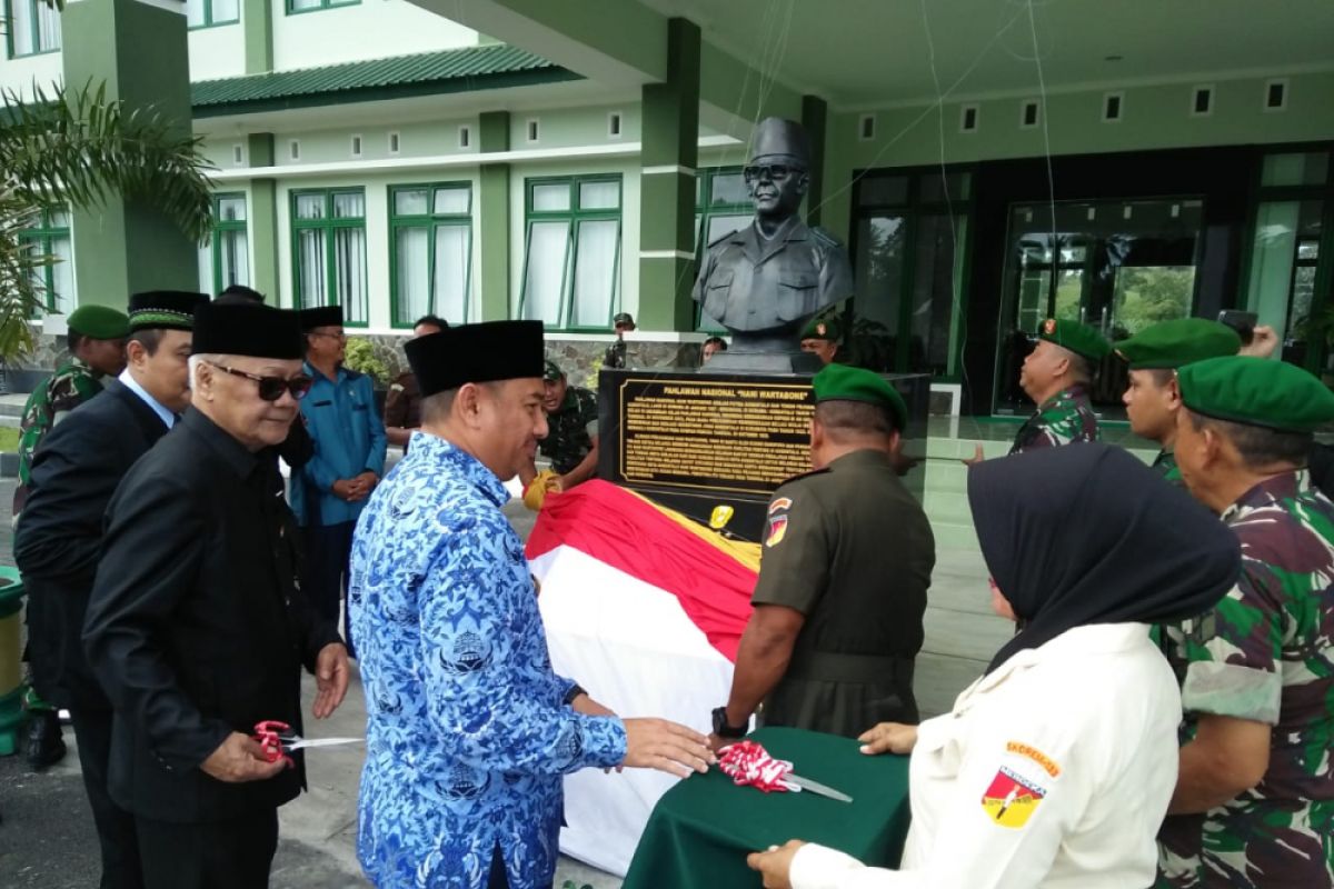 Bupati Bone Bolango Resmikan Patung Nani Wartabone