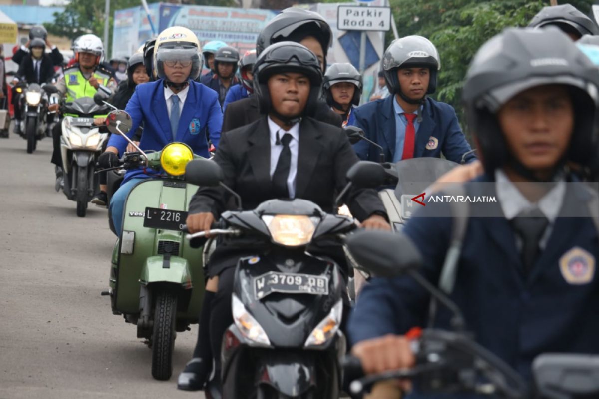 Kampanye Keselamatan Berkendara,  Polrestabes Surabaya Ajak Siswa Konvoi Keliling Kota