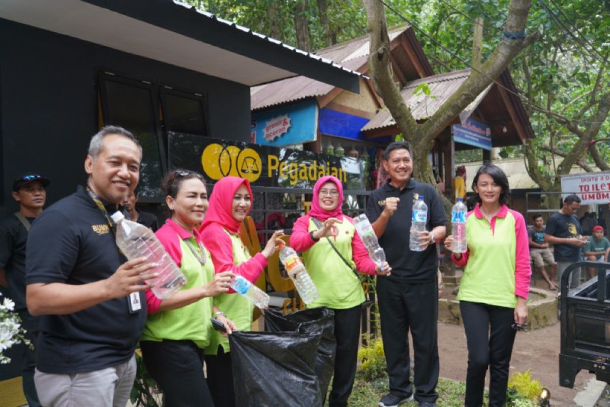 Pegadaian resmikan program Bank Sampah di Banyuwangi