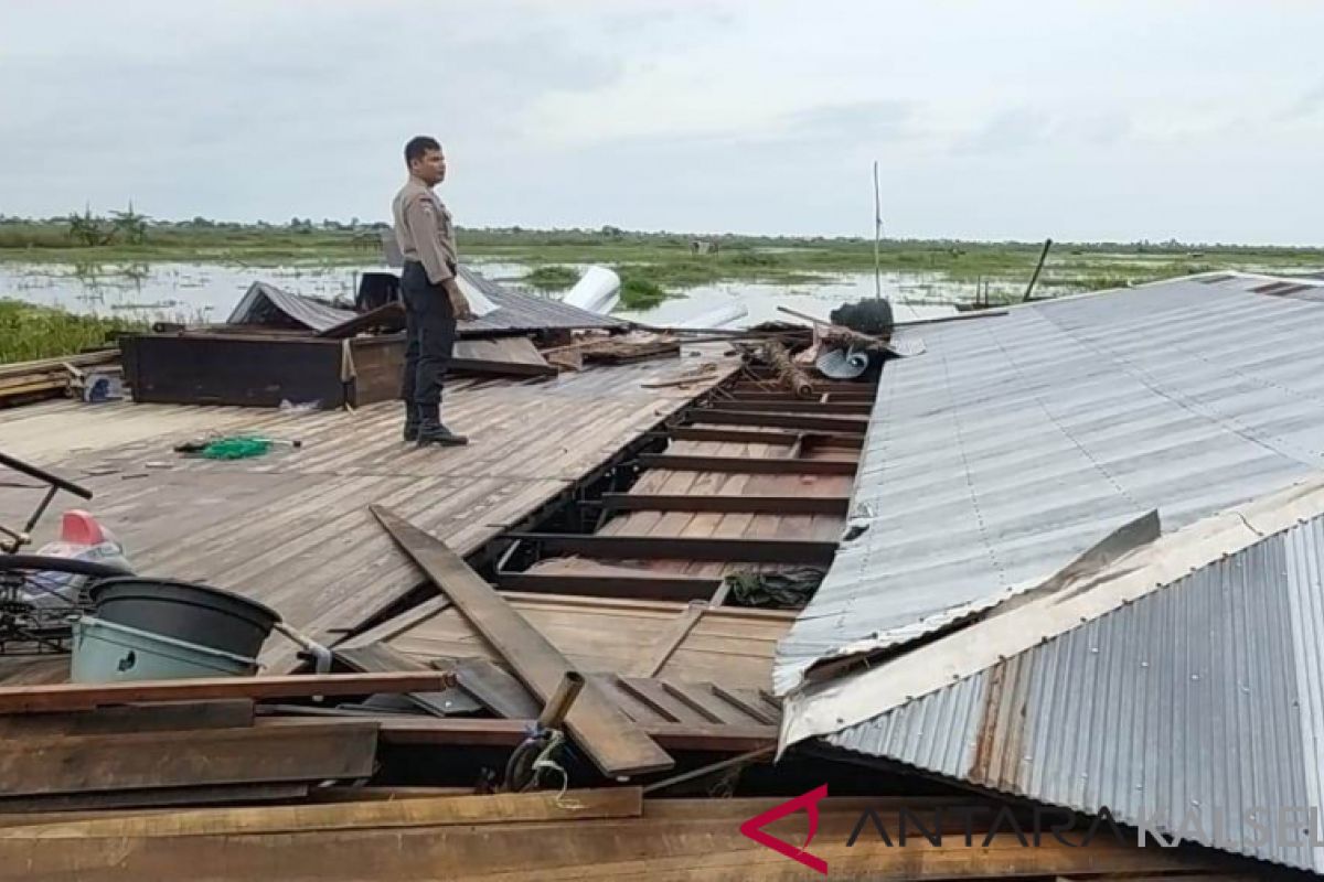 Puting beliung rusak 35 unit rumah di dua kecamatan HSS