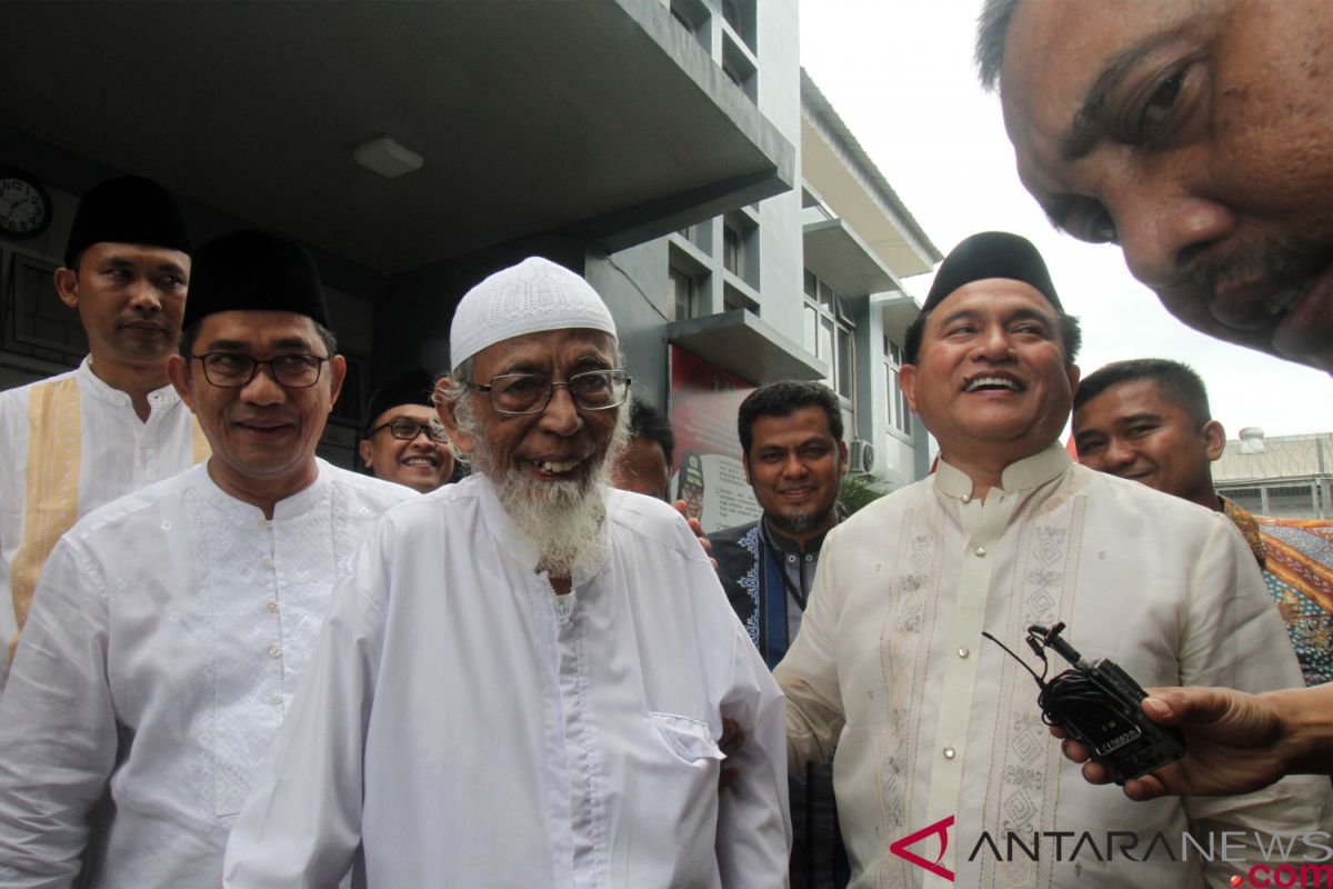 Yusril: Ustadz Abu Bakar Baasyir akan dibebaskan