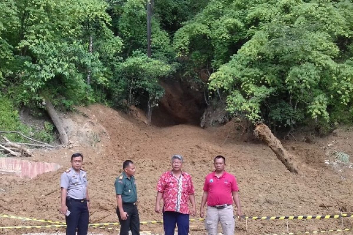 Parapat longsor lagi, arus lalu lintas kembali hanya satu arah