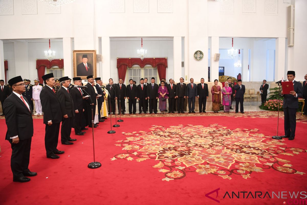 Jokowi inaugurates 16 new ambassadors