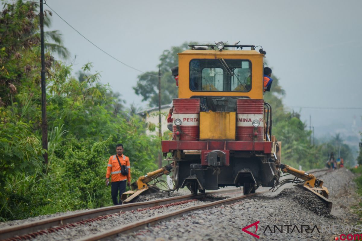 Menhub targetkan reaktivasi jalur kereta api di Jabar selesai 2019