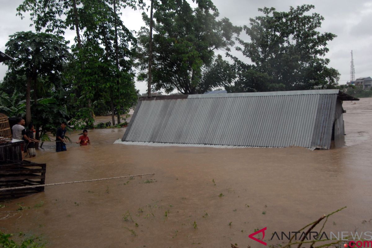 Puluhan jembatan rusak akibat banjir di Sulsel