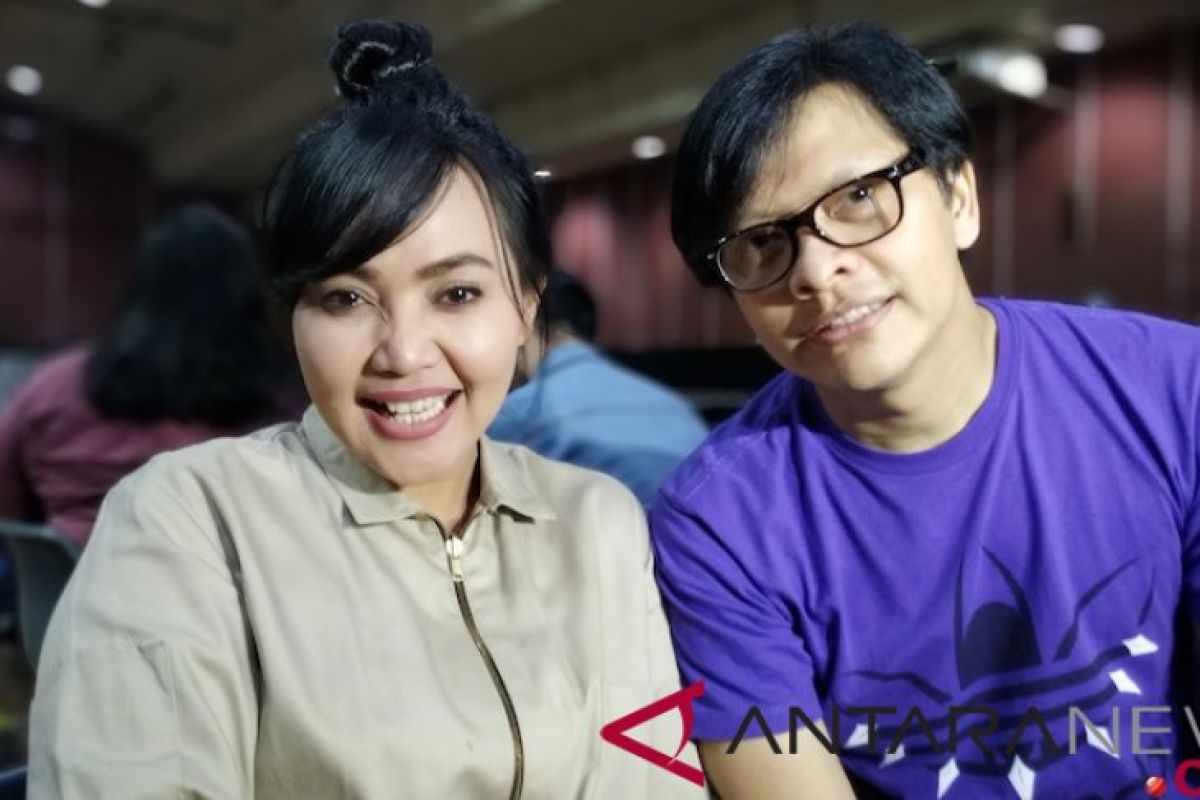 Rayakan HUT ke-25 pernikahan, Armand Maulana-Dewi Gita rilis single duet