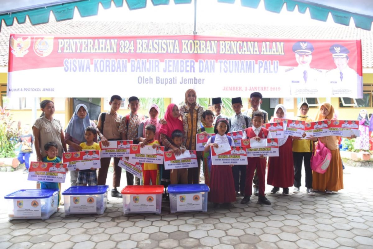 Anak-Anak Korban Bencana Alam di Jember Dapat Beasiswa