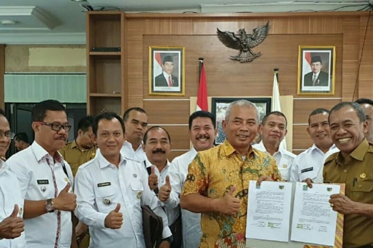 Wali Kota Bekasi serahkan bantuan untuk Palu Rp1,2 miliar