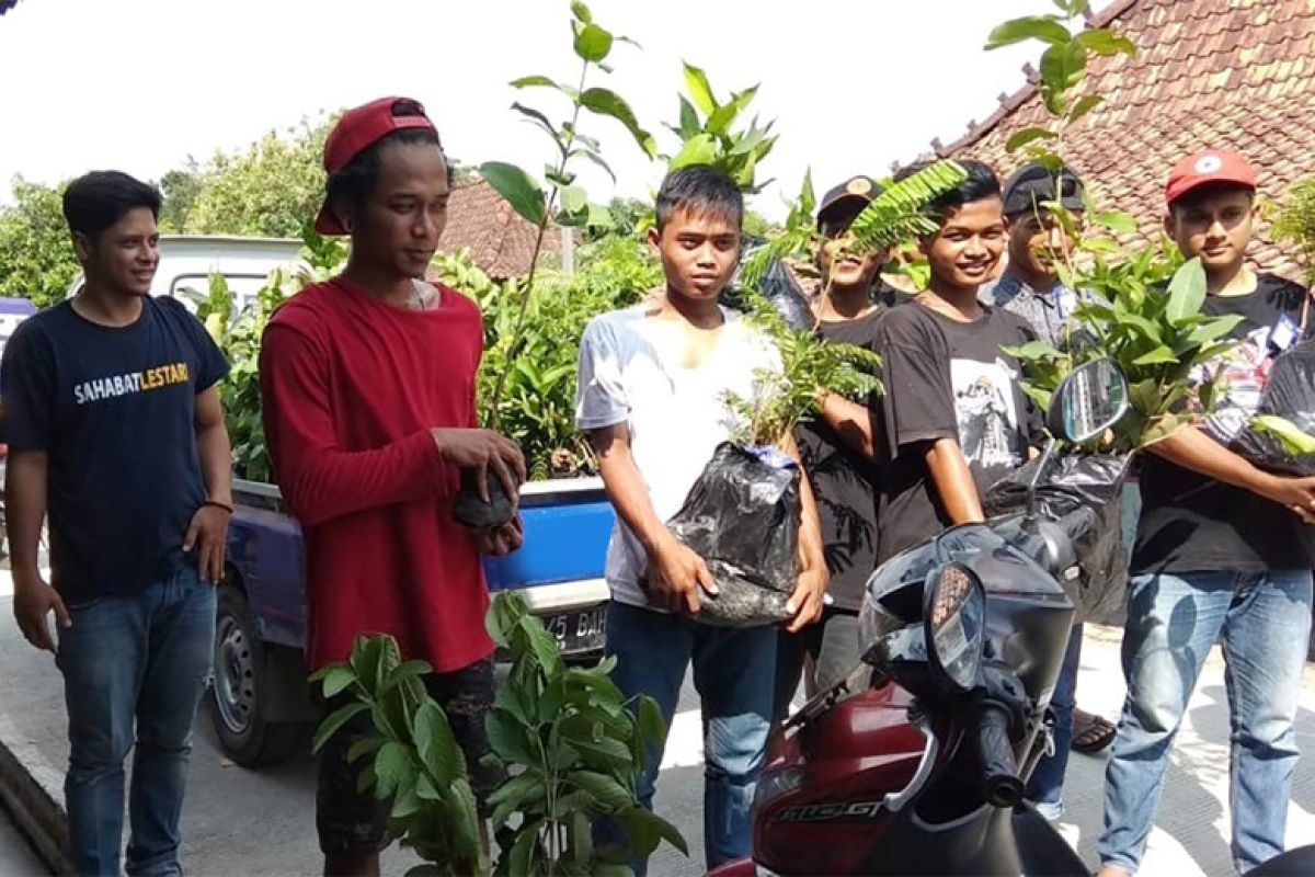 Sahabat Lestari bagikan 2.000 bibit tanaman buah untuk warga Demak