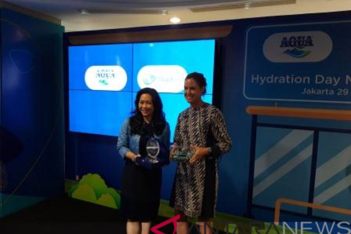 Aqua jadi air minum resmi seluruh pengemudi Bluebird