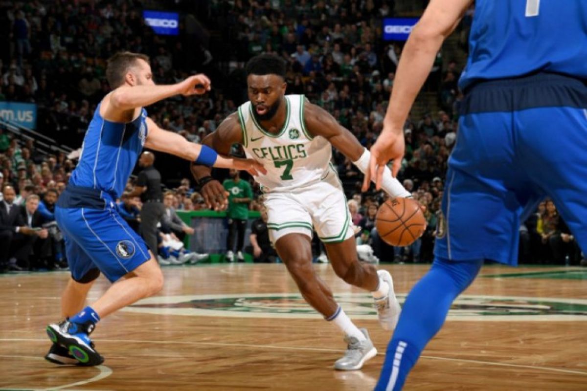 Celtics menang telak atas Mavericks