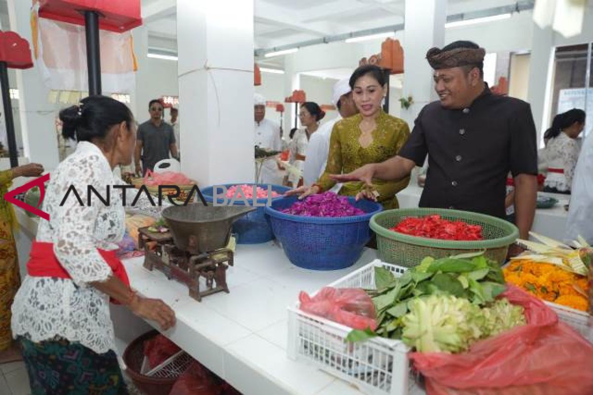 Bupati Mahayastra Resmikan Pasar Desa Batuyang